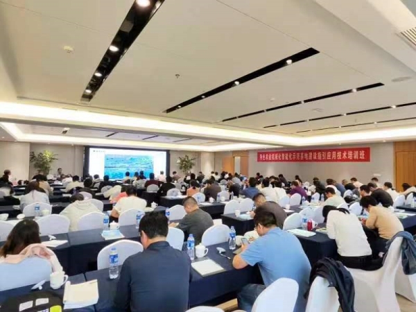 聚焦农机丨江苏叁拾叁出席农业机器人暨电动农机展​