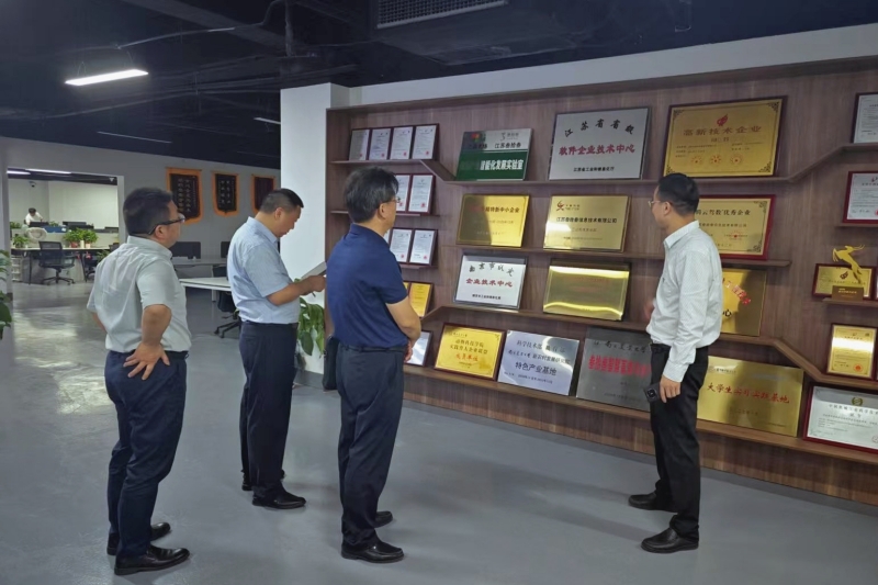 Ni Weibin, Director of the Agriculture and Rural Bureau of Haimen District, and his delegation visited Jiangsu Three&three for inspection and sightseeing