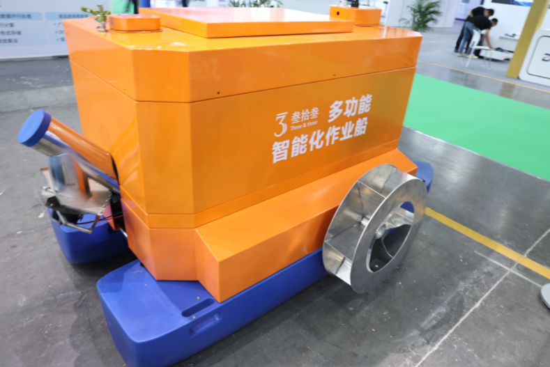 为什么选择水产投饲机器人进行投饲作业