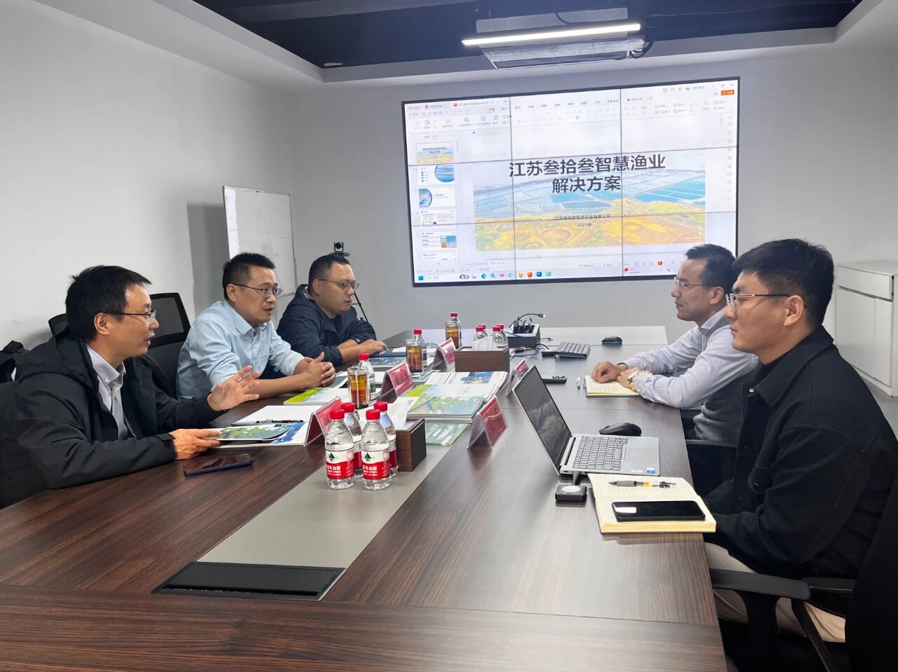 江苏省淡水水产研究所信息处黄鸿兵研究员一行莅临江苏叁拾叁调研参观